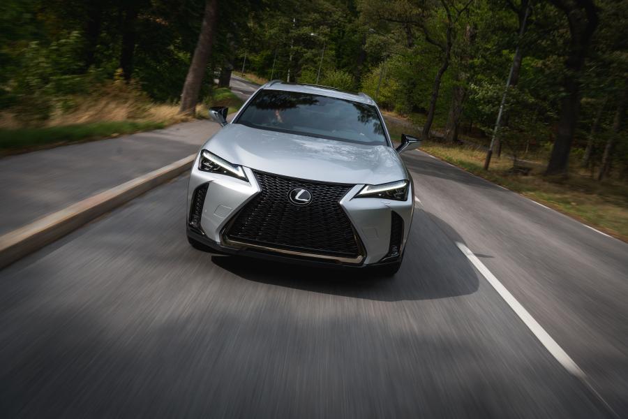  Lexus UX200 F-Sport 2018 года  (NA) (фото 27 из 40)